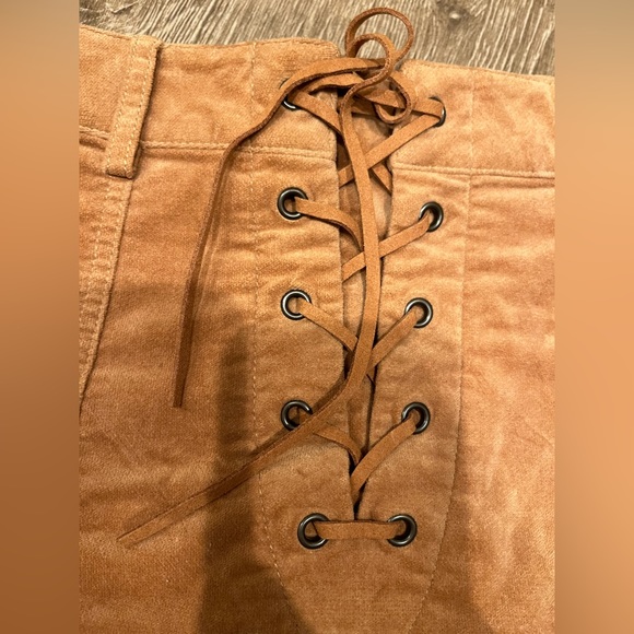 💛 bundle at $8- Tan mini skirt - Picture 2 of 4